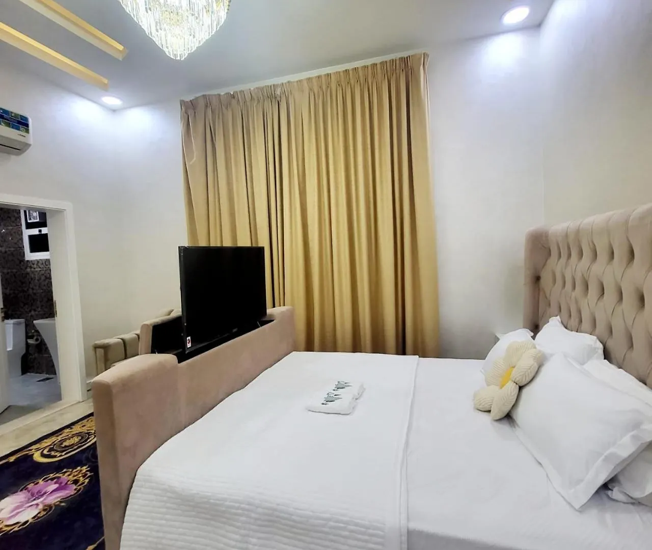 Luxury 6 Bedrooms Villa With Private Swimming Pool Ajman