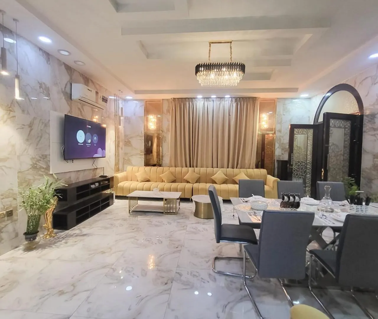 Luxury 6 Bedrooms Villa With Private Swimming Pool Ajman