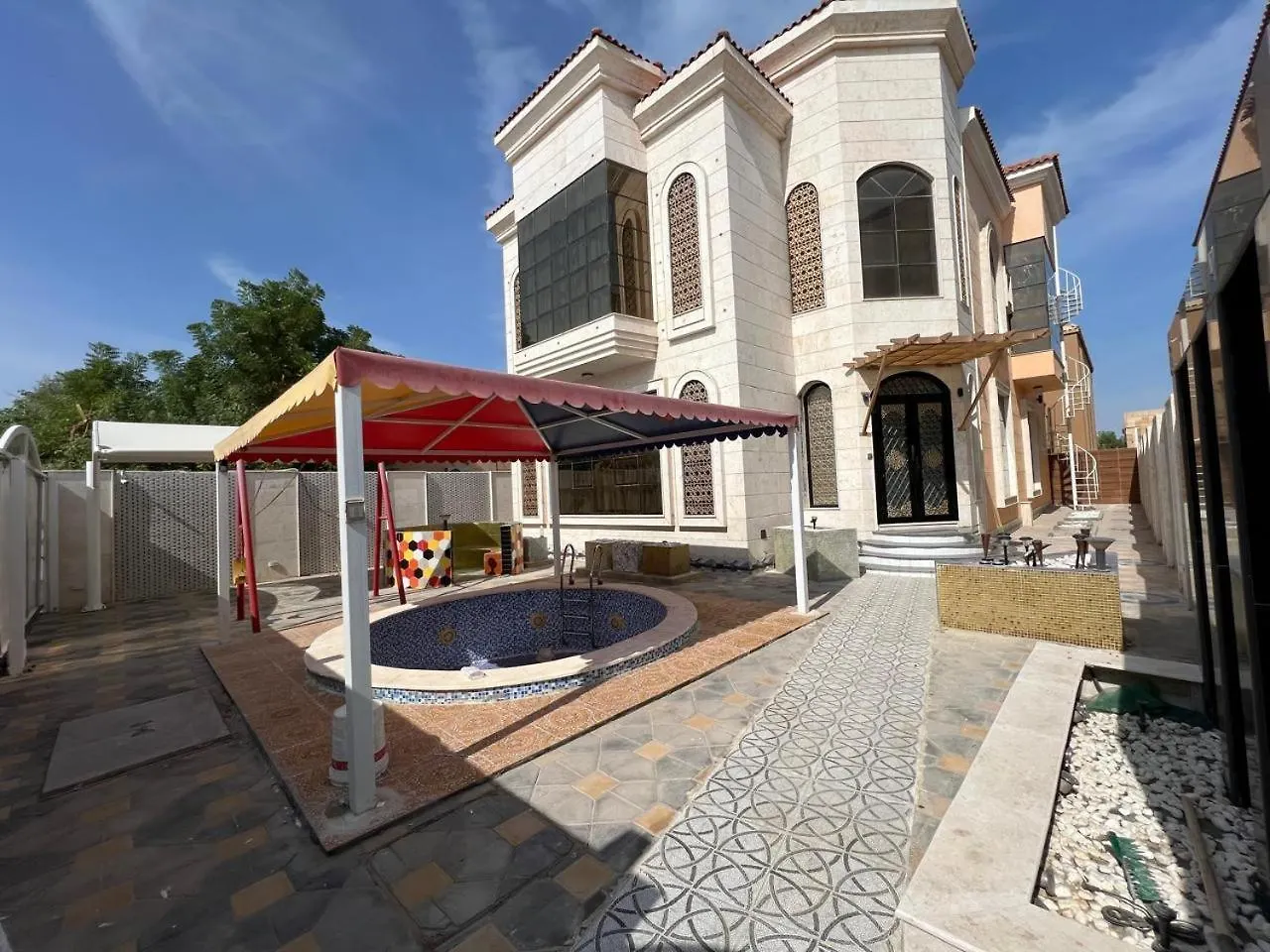 Luxury 6 Bedrooms Villa With Private Swimming Pool Ajman