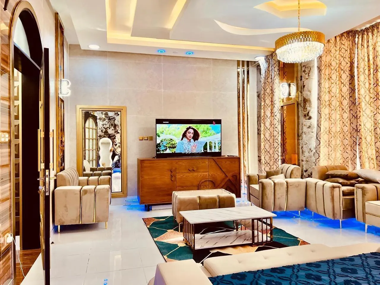 Luxury 6 Bedrooms Villa With Private Swimming Pool アジュマーン
