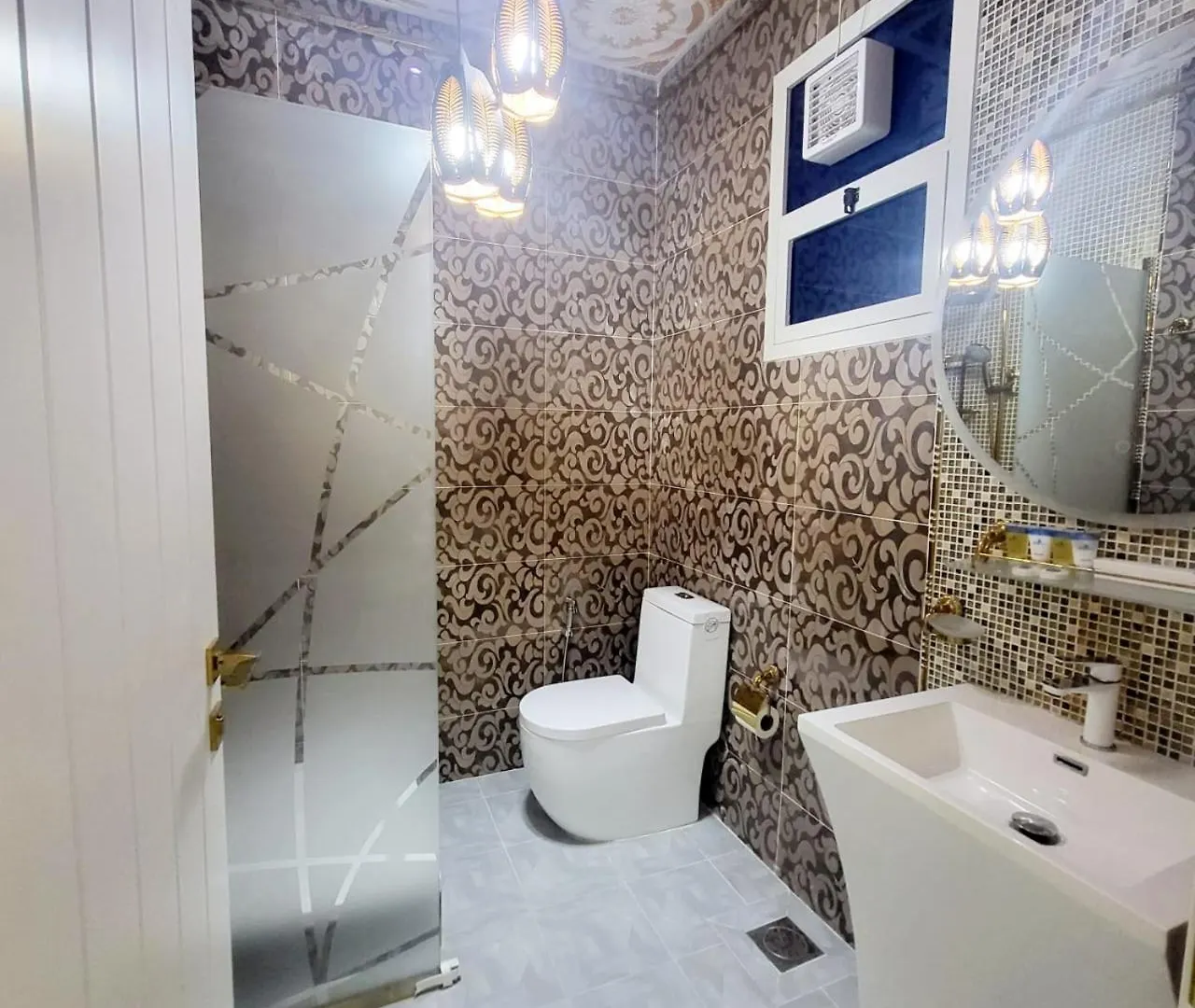 Luxury 6 Bedrooms Villa With Private Swimming Pool アジュマーン