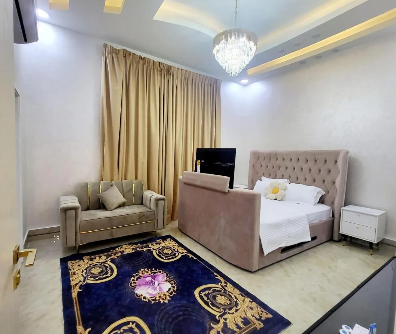 Luxury 6 Bedrooms Villa With Private Swimming Pool アジュマーン