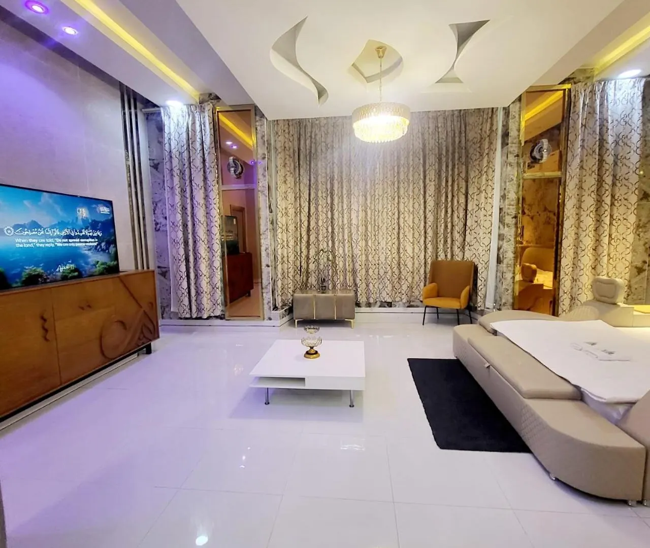 Luxury 6 Bedrooms Villa With Private Swimming Pool アジュマーン