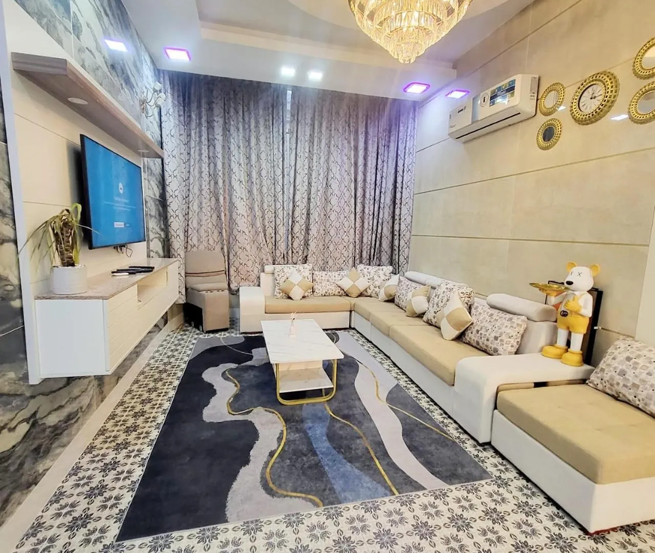 Luxury 6 Bedrooms Villa With Private Swimming Pool アジュマーン